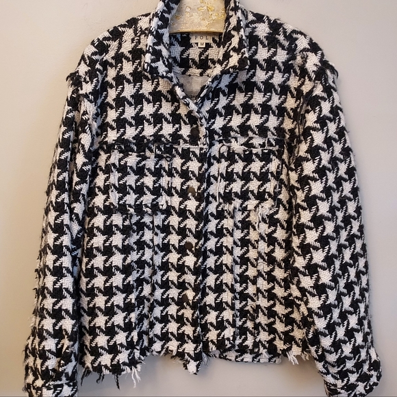 POL BLACK and Ivory Houndstooth Frayed Hem Shacket Jacket Size Medium Lexington - Picture 2 of 10